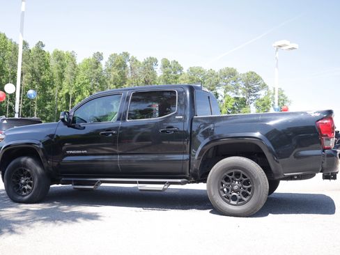 Used 2022 Toyota Tacoma SR5 RWD image 2