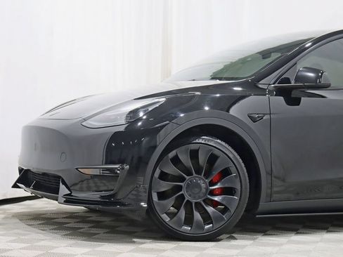 Used 2023 Tesla Model Y Performance AWD/4WD image 2