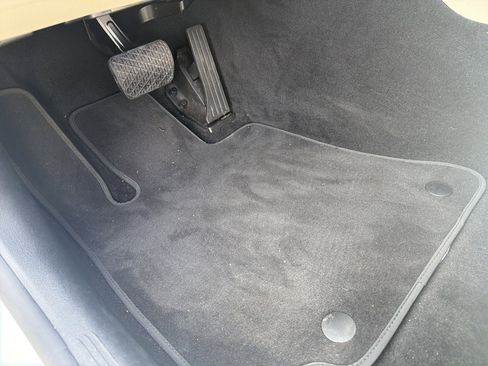 Used 2025 Mercedes-Benz C 300 Sedan image 19