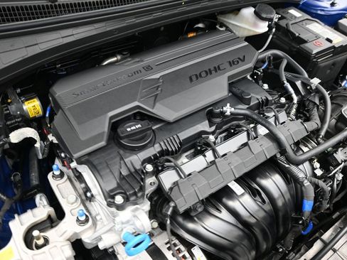 Certified 2025 Hyundai Elantra Sport image 16