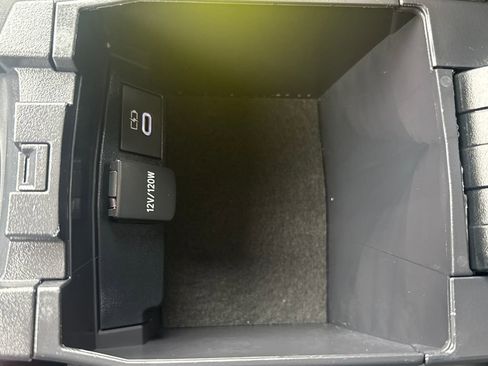 Used 2025 Toyota Corolla LE image 27