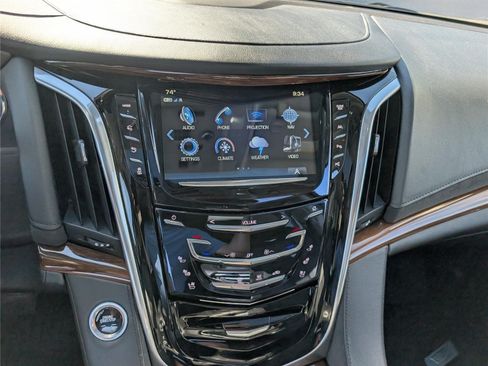Used 2020 Cadillac Escalade Premium Luxury AWD/4WD image 31