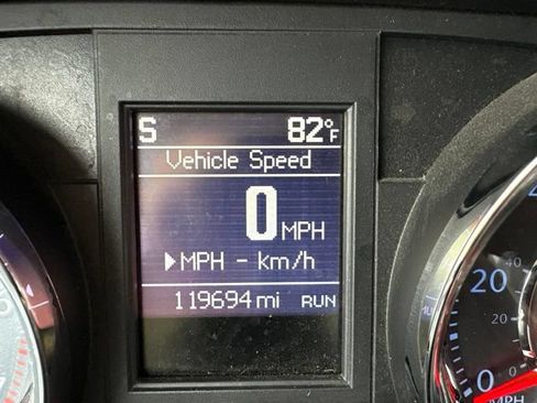 Used 2015 Chrysler Town & Country Touring-L w/ Driver Convenience Group FWD image 3