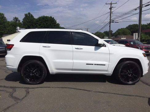 Used 2019 Jeep Grand Cherokee Altitude AWD/4WD image 7