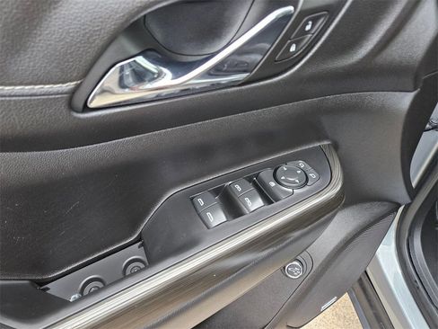 Used 2023 GMC Acadia SLT image 14