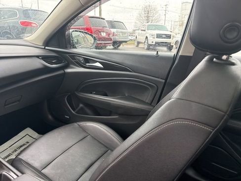 Used 2018 Buick Regal Essence w/ Driver Confidence Package #1 AWD/4WD image 17