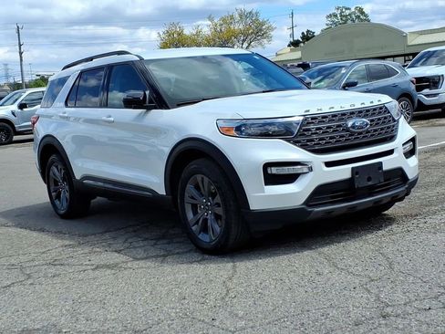 Certified 2023 Ford Explorer XLT w/ Equipment Group 202A AWD/4WD image 7