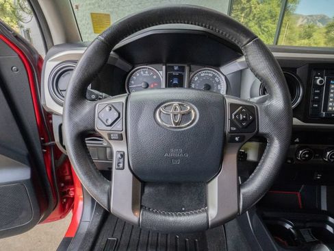 Used 2016 Toyota Tacoma SR5 w/ SR5 Appearance Package (SN) AWD/4WD image 13