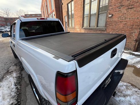 Used 2004 GMC Sierra 2500 SLE w/ Heavy-Duty Power Package AWD/4WD image 13