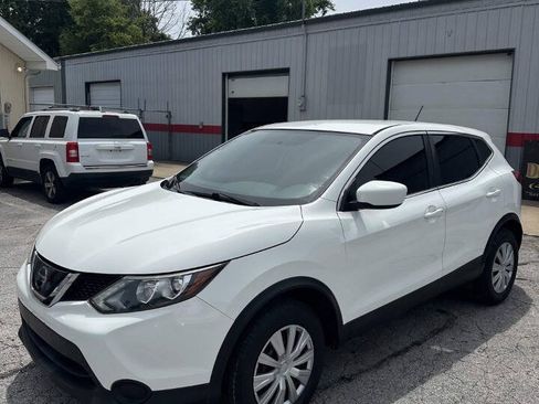 Used 2019 Nissan Rogue Sport S FWD image 1
