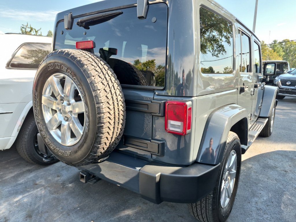 Used 2017 Jeep Wrangler Unlimited Sahara w/ Connectivity Group AWD/4WD image 4