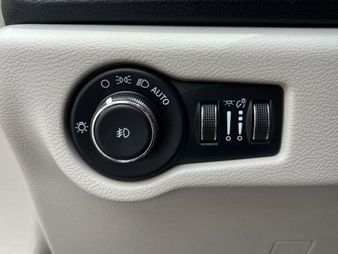 Used 2022 Chrysler Pacifica Touring-L FWD image 31