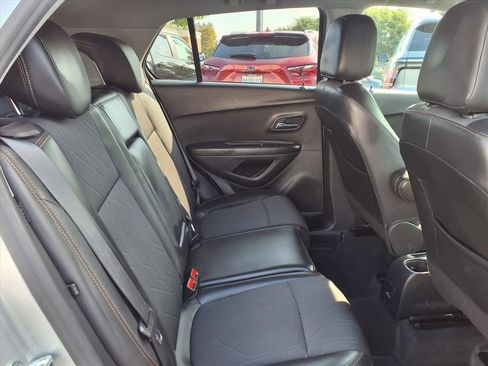 Used 2022 Chevrolet Trax LT w/ LT Convenience Package image 24