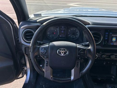 Used 2018 Toyota Tacoma TRD Sport image 10