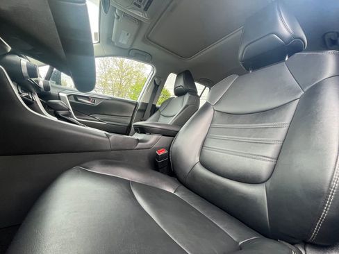 Used 2022 Toyota RAV4 XLE Premium AWD/4WD image 33