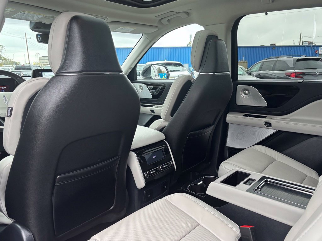 Used 2025 Lincoln Aviator Reserve w/ Equipment Group 201A AWD/4WD image 18