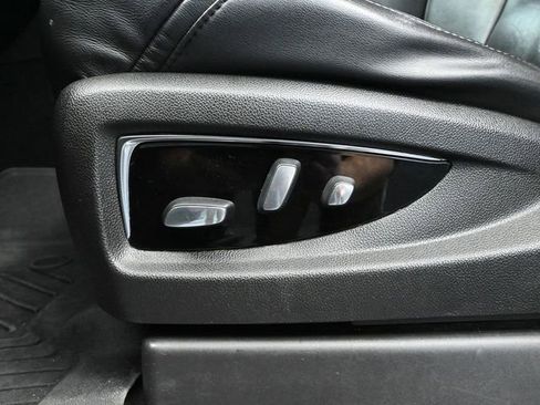 Used 2017 Cadillac Escalade ESV Luxury image 22