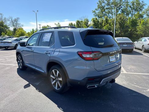 Used 2024 Honda Pilot Touring image 4