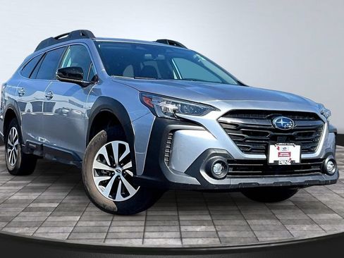 Used 2024 Subaru Outback Premium AWD/4WD image 3