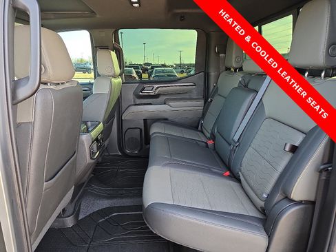 Used 2022 Chevrolet Silverado 1500 ZR2 w/ Technology Package image 10