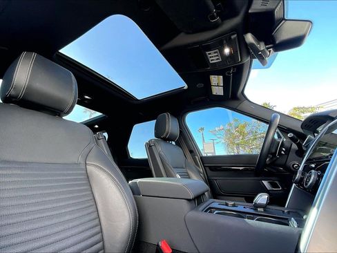 Used 2023 Land Rover Discovery S R-Dynamic image 21