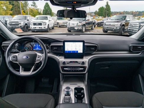 Used 2022 Ford Explorer XLT image 17