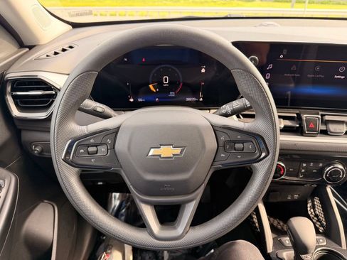 Used 2025 Chevrolet TrailBlazer LT FWD image 17