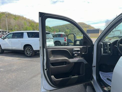 Used 2018 Chevrolet Silverado 1500 LT w/ All Star Edition AWD/4WD image 11