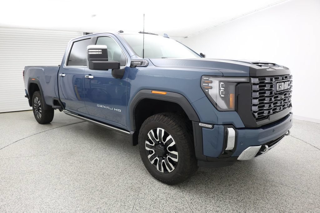 Used 2025 GMC Sierra 3500 Denali Ultimate AWD/4WD image 2