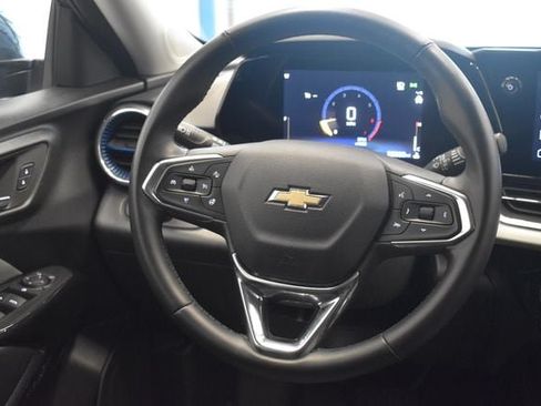 Used 2025 Chevrolet Trax LT w/ LT Convenience Package FWD image 23