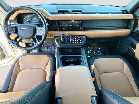 Used 2023 Land Rover Defender 90 X-Dynamic SE image 16