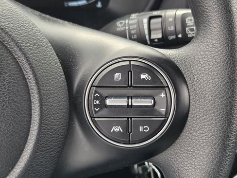 Used 2025 Kia Soul LX w/ LX Technology Package FWD image 24
