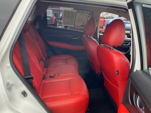 Used 2019 Nissan Rogue S w/ Special Edition Package FWD image 18