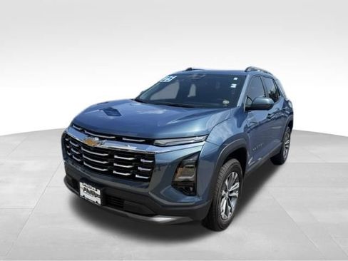 Used 2025 Chevrolet Equinox LT w/ Convenience Package II FWD image 3