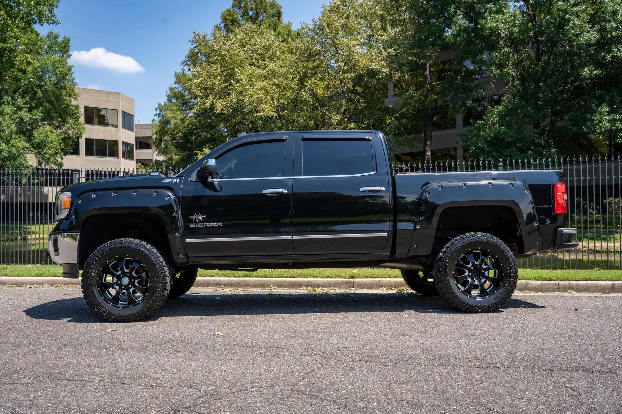 Used 2014 GMC Sierra 1500 SLT w/ SLT Preferred Package AWD/4WD image 9