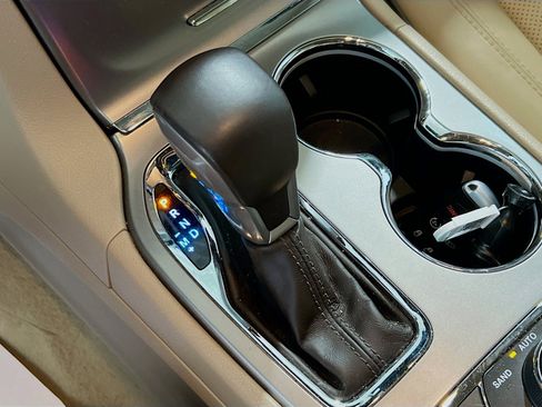 Used 2021 Jeep Grand Cherokee Overland image 13