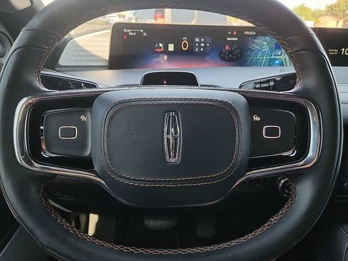 Used 2025 Lincoln Navigator Black Label AWD/4WD image 11