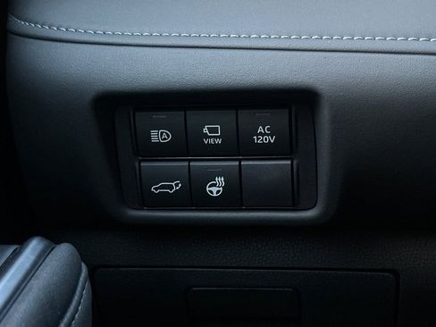 Used 2024 Toyota Highlander Limited image 31