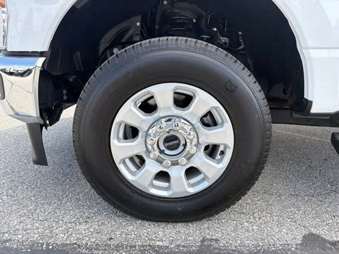 Used 2024 Ford F250 XLT AWD/4WD image 15
