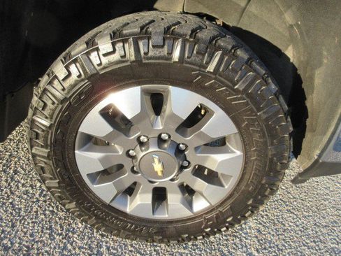 Used 2024 Chevrolet Silverado 2500 LT image 9