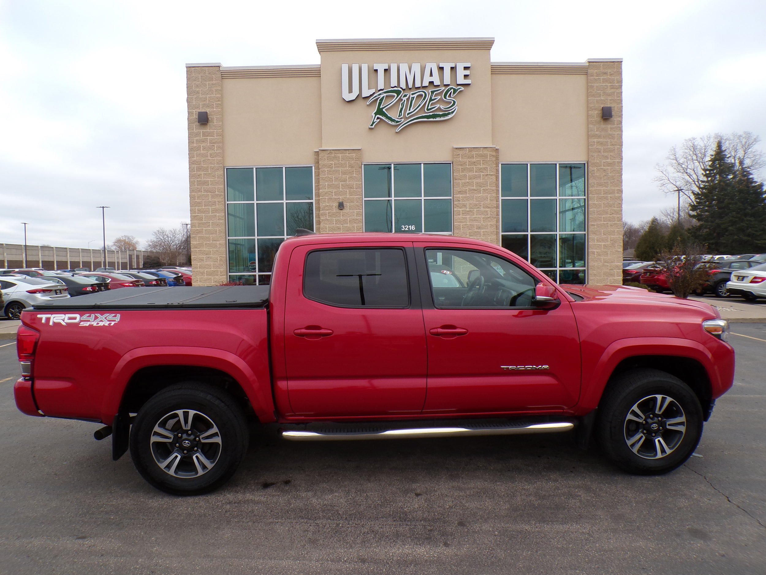 Used 2017 Toyota Tacoma TRD Sport w/ Tow Package (A/T) AWD/4WD image 1
