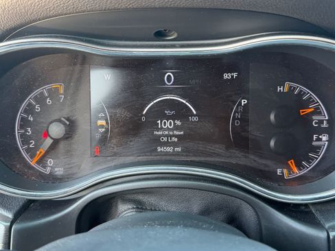 Used 2018 Jeep Grand Cherokee Laredo AWD/4WD image 22