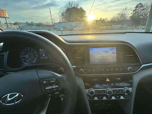 Used 2020 Hyundai Elantra SEL image 20
