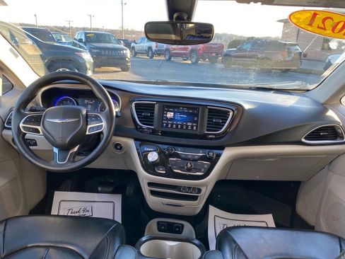 Used 2021 Chrysler Voyager Lxi image 21