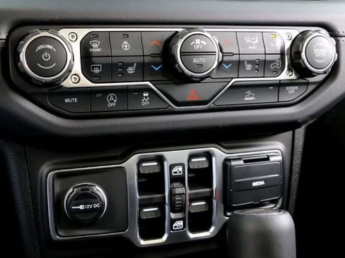 New 2026 Jeep Gladiator Sport AWD/4WD image 15