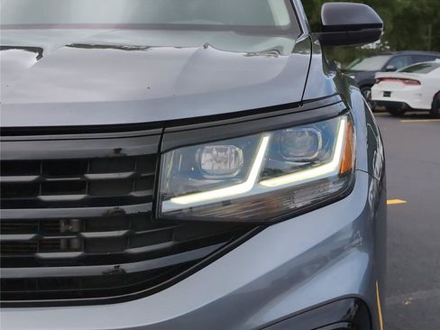 Used 2023 Volkswagen Atlas SEL R-Line AWD/4WD image 12