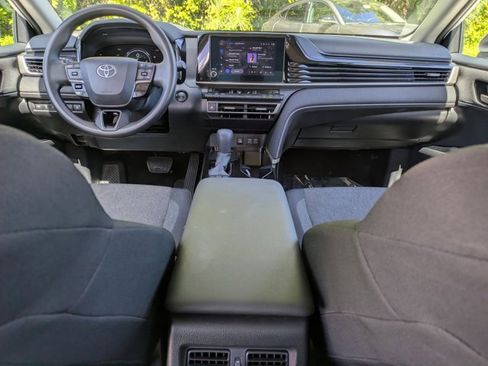 Used 2025 Toyota Camry LE image 25