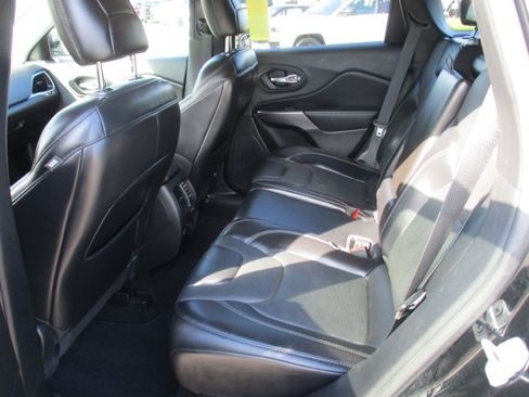 Certified 2021 Jeep Cherokee Limited AWD/4WD image 13