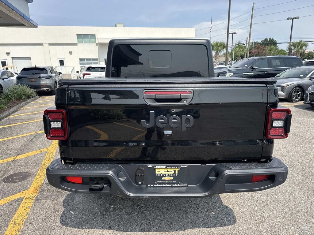 Used 2023 Jeep Gladiator Sport AWD/4WD image 7