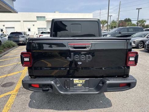 Used 2023 Jeep Gladiator Sport AWD/4WD image 7
